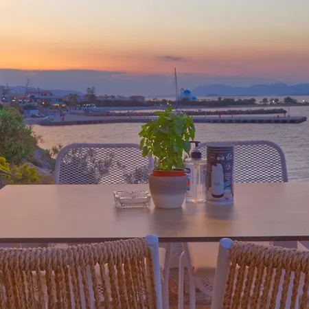 Kekrifalia Hotel Skála